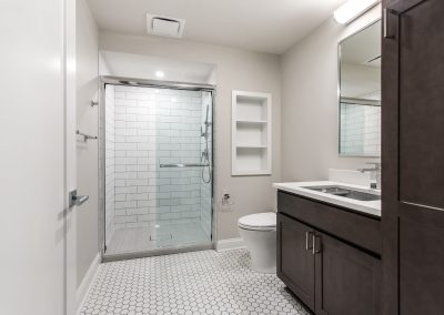 WFayetteUnits-Bath-3954-400x284 Commercial
